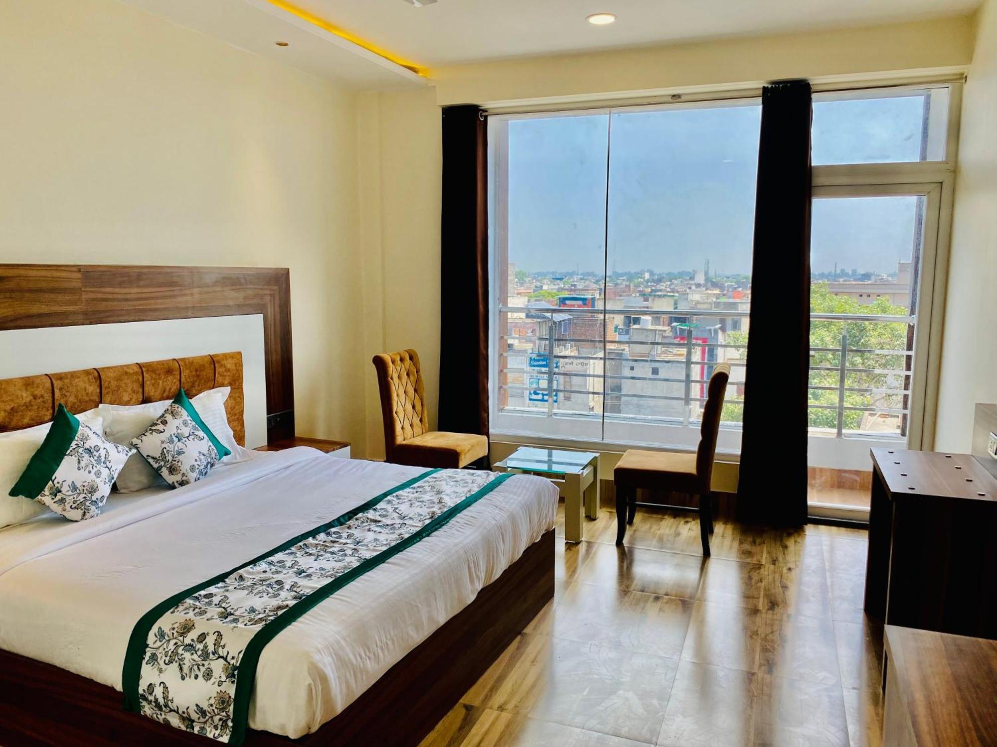 Hotel White House Walking Distance From Golden Temple- With Parking Amritsar Exterior foto